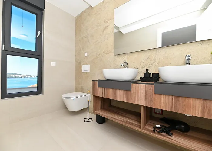 ヴィラ Oasis トロギール