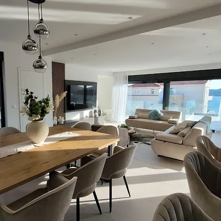 Oasis Βίλα Τρογκίρ